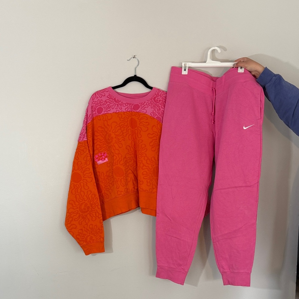 Women’s Nike Pink & Orange Sweat Set